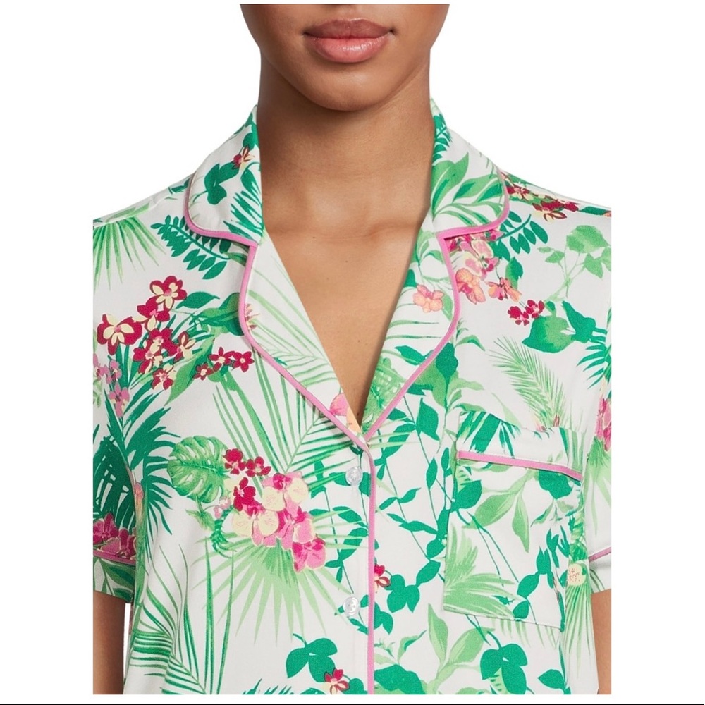 🌸 Notch Collar and Shorts Pajama Set from Secret Treasures Vivid White Tropical